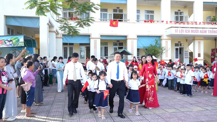 Xã Thanh Oai: Tưng bừng khai giảng năm học 2025-2026- Ảnh 1.