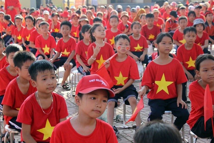 Đồng chí Phó chủ tịch Thường trực UBND xã Tống Văn Thái dự Lễ khai giảng tại trường Tiểu học Hoàng Diệu- Ảnh 4.
