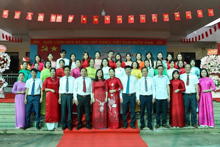Đồng chí Phó bí thư Thường trực Đảng ủy Lê Thị Hạnh dự Lễ khai giảng năm học mới tại Trường Tiểu học Hợp Đồng- Ảnh 10.