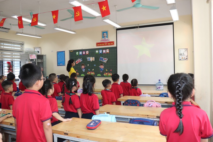 Gần 11 nghìn 500 học sinh Bát Tràng hân hoan bước vào năm học mới 2025 – 2026- Ảnh 2.