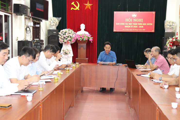 Bí thư Đảng uỷ, Chủ tịch HĐND xã Bát Tràng Nguyễn Văn Quyến dự sinh hoạt đảng tại Chi bộ thôn Đào Xuyên- Ảnh 1.