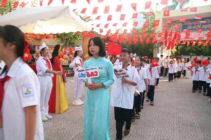 Trên 15 ngàn học sinh phường Kiến Hưng tưng bừng dự Lễ khai giảng năm học mới- Ảnh 12.