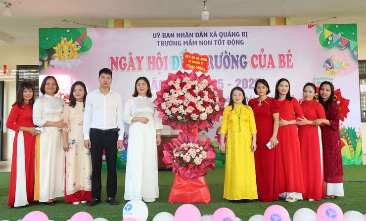 Đồng chí Phó chủ tịch UBND xã Tô Thị Đào dự Lễ khai giảng năm học mới tại trường THCS Tốt Động và tặng hoa chúc mừng cán bộ, giáo viên, học sinh các trường Mầm Non, Tiểu học Tốt Động- Ảnh 9.