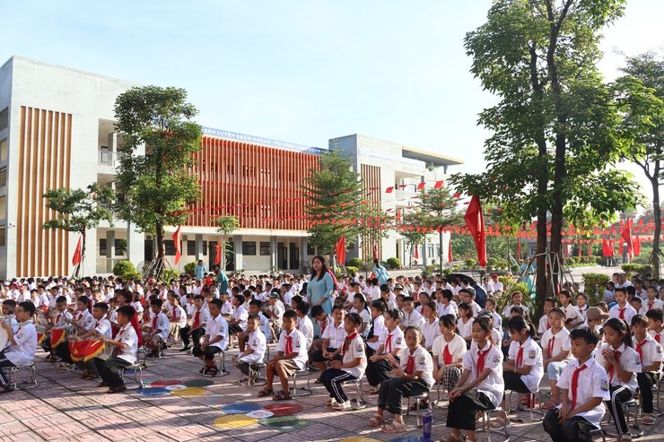 Đồng chí Chủ tịch UBND xã Phú Xuyên dự khai giảng tại Trường Tiểu học Hồng Thái- Ảnh 3.