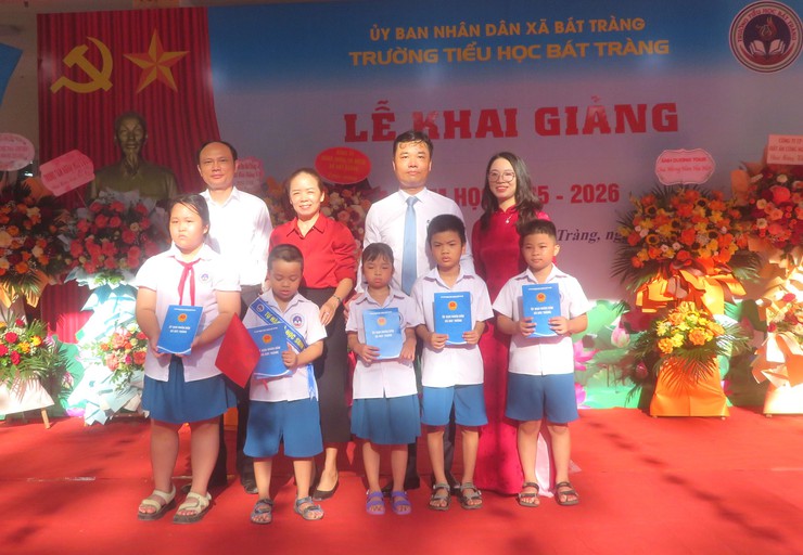 Gần 11 nghìn 500 học sinh Bát Tràng hân hoan bước vào năm học mới 2025 – 2026- Ảnh 5.