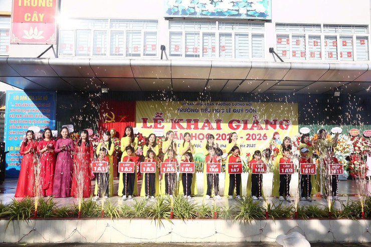 Trên 21.700 học sinh phường Dương Nội  hân hoan bước vào năm học mới 2025-2026- Ảnh 2.