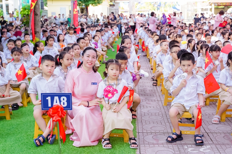 Trên 15 ngàn học sinh phường Kiến Hưng tưng bừng dự Lễ khai giảng năm học mới- Ảnh 17.