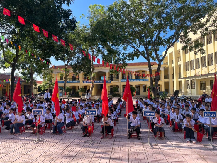 TƯNG BỪNG, RỘN RÃ LỄ KHAI GIẢNG NĂM HỌC MỚI 2025 – 2026 TẠI CÁC NHÀ TRƯỜNG TRÊN ĐỊA BÀN XÃ HOÀ XÁ- Ảnh 11.