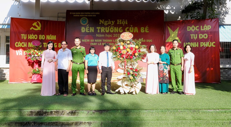 Trên 15 ngàn học sinh phường Kiến Hưng tưng bừng dự Lễ khai giảng năm học mới- Ảnh 10.