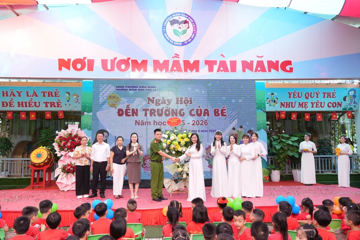 Trên 15 ngàn học sinh phường Kiến Hưng tưng bừng dự Lễ khai giảng năm học mới- Ảnh 9.