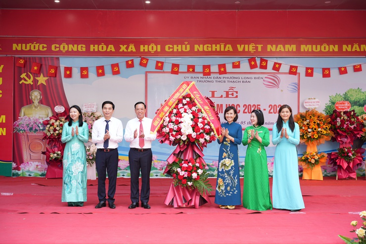 Niềm vui ngày hội đến trường- Ảnh 1.