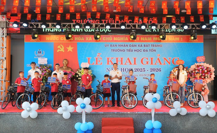 Gần 11 nghìn 500 học sinh Bát Tràng hân hoan bước vào năm học mới 2025 – 2026- Ảnh 12.