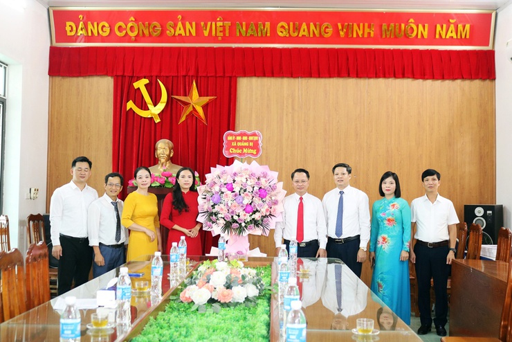 Đồng chí Chủ tịch UBND xã Quảng Bị Bùi Mạnh Thắng dự khai giảng tại trường Tiểu học Lam Điền- Ảnh 8.