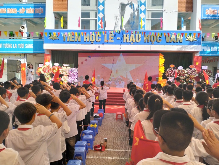 Trên 15 ngàn học sinh phường Kiến Hưng tưng bừng dự Lễ khai giảng năm học mới- Ảnh 14.
