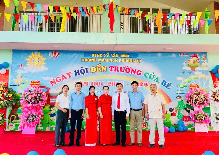 CÁC ĐỒNG CHÍ LÃNH ĐẠO XÃ VÂN ĐÌNH DỰ LỄ KHAI GIẢNG NĂM HỌC MỚI 2025 - 2026- Ảnh 7.