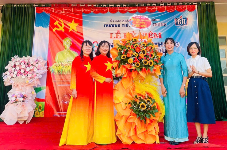 CÁC ĐỒNG CHÍ LÃNH ĐẠO XÃ VÂN ĐÌNH DỰ LỄ KHAI GIẢNG NĂM HỌC MỚI 2025 - 2026- Ảnh 12.