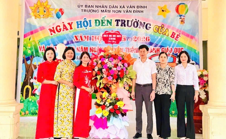 CÁC ĐỒNG CHÍ LÃNH ĐẠO XÃ VÂN ĐÌNH DỰ LỄ KHAI GIẢNG NĂM HỌC MỚI 2025 - 2026- Ảnh 9.