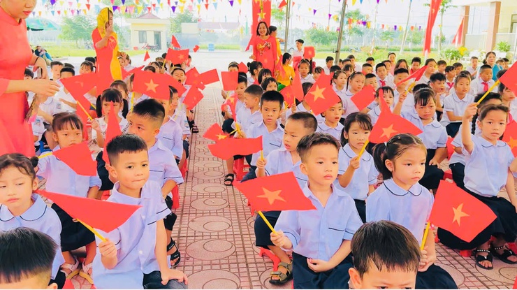 CÁC ĐỒNG CHÍ LÃNH ĐẠO XÃ VÂN ĐÌNH DỰ LỄ KHAI GIẢNG NĂM HỌC MỚI 2025 - 2026- Ảnh 19.
