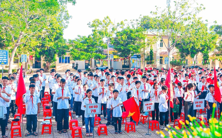 CÁC ĐỒNG CHÍ LÃNH ĐẠO XÃ VÂN ĐÌNH DỰ LỄ KHAI GIẢNG NĂM HỌC MỚI 2025 - 2026- Ảnh 14.