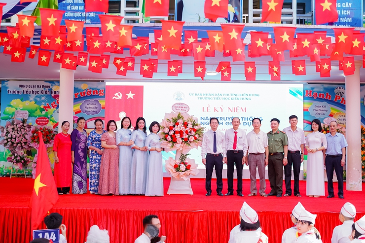 Trên 15 ngàn học sinh phường Kiến Hưng tưng bừng dự Lễ khai giảng năm học mới- Ảnh 3.