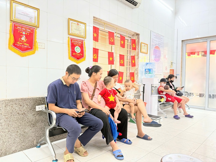 Trạm Y tế phường Ngọc Hà triển khai tiêm chủng thường xuyên cho trẻ- Ảnh 1.