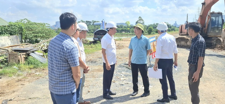 Bí thư Đảng ủy phường Xuân Phương kiểm tra, khảo sát các công trình, dự án quan trọng trên địa bàn Phường.- Ảnh 5.
