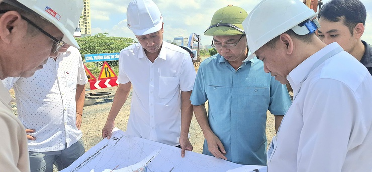 Bí thư Đảng ủy phường Xuân Phương kiểm tra, khảo sát các công trình, dự án quan trọng trên địa bàn Phường.- Ảnh 4.