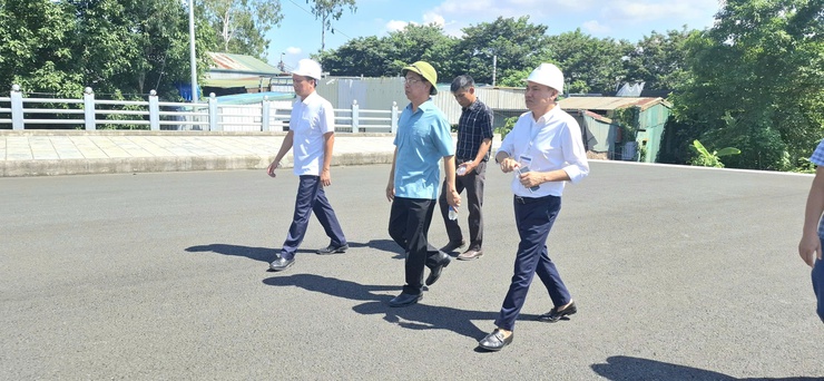 Bí thư Đảng ủy phường Xuân Phương kiểm tra, khảo sát các công trình, dự án quan trọng trên địa bàn Phường.- Ảnh 2.