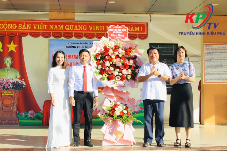Xã Kiều Phú tổ chức 20 Đoàn công tác tổ chức dự và chúc mừng năm Lễ khai giảng năm học mới 2025-2026 tại 20 cơ sở giáo dục công lập trên địa bàn- Ảnh 5.