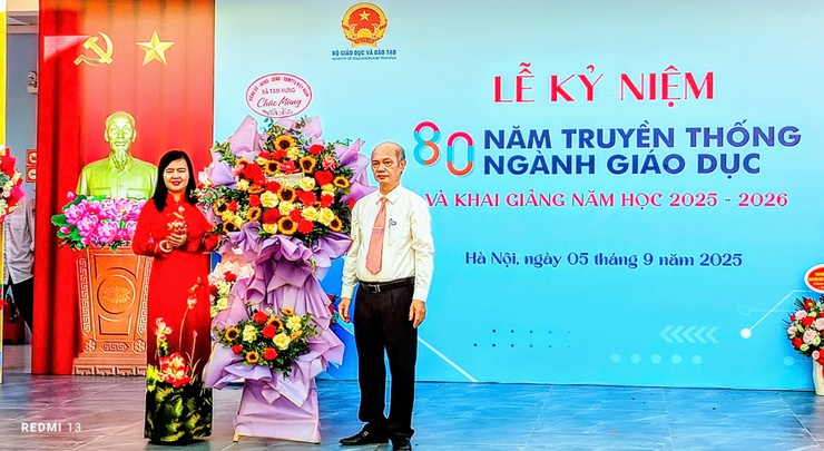 Học sinh Tam Hưng hân hoan trong ngày khai trường- Ảnh 1.