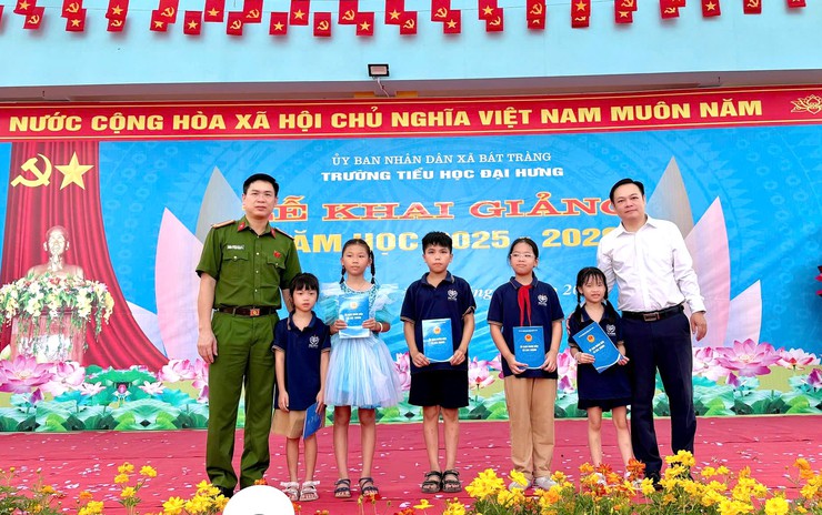 Gần 11 nghìn 500 học sinh Bát Tràng hân hoan bước vào năm học mới 2025 – 2026- Ảnh 10.