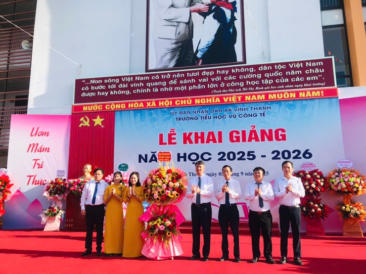 Trường Tiểu học Vũ Công Tể tưng bừng tổ chức Lễ khai giảng năm học mới 2025-2026- Ảnh 2.
