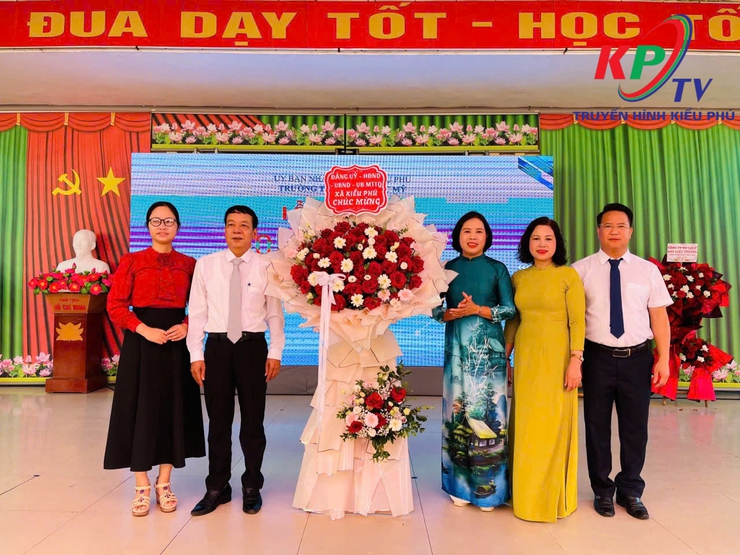 Xã Kiều Phú tổ chức 20 Đoàn công tác tổ chức dự và chúc mừng năm Lễ khai giảng năm học mới 2025-2026 tại 20 cơ sở giáo dục công lập trên địa bàn- Ảnh 8.