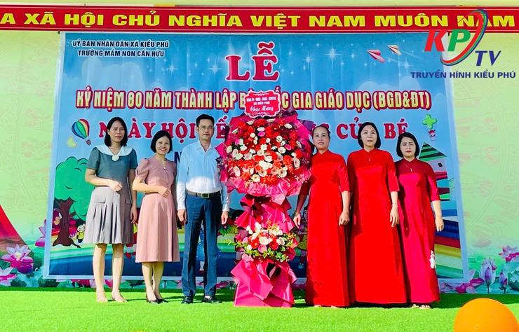 Xã Kiều Phú tổ chức 20 Đoàn công tác tổ chức dự và chúc mừng năm Lễ khai giảng năm học mới 2025-2026 tại 20 cơ sở giáo dục công lập trên địa bàn- Ảnh 9.