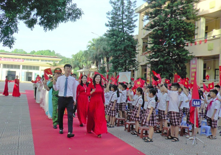 Phường Tùng Thiện tưng bừng khai giảng năm học mới 2025-2026- Ảnh 3.