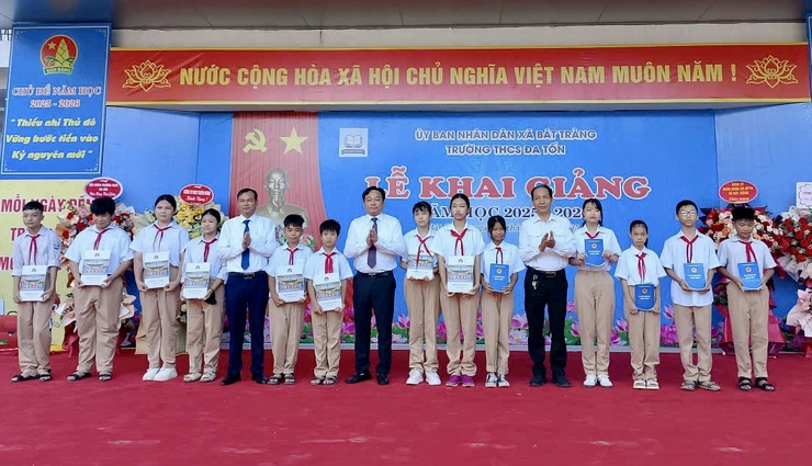 Gần 11 nghìn 500 học sinh Bát Tràng hân hoan bước vào năm học mới 2025 – 2026- Ảnh 6.