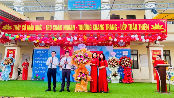 Học sinh Tam Hưng hân hoan trong ngày khai trường- Ảnh 13.