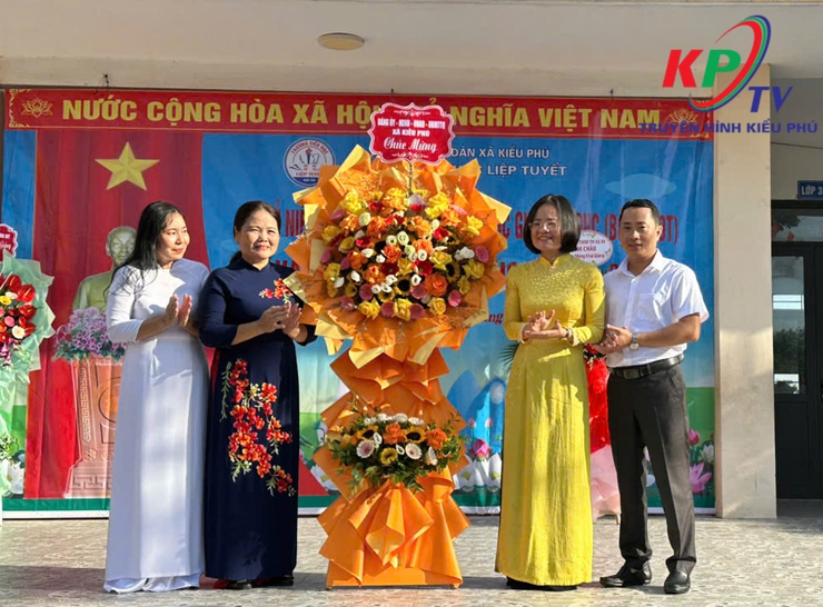 Xã Kiều Phú tổ chức 20 Đoàn công tác tổ chức dự và chúc mừng năm Lễ khai giảng năm học mới 2025-2026 tại 20 cơ sở giáo dục công lập trên địa bàn- Ảnh 7.