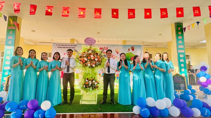 Học sinh Tam Hưng hân hoan trong ngày khai trường- Ảnh 15.
