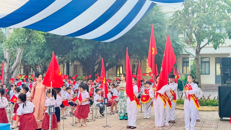 Học sinh Tam Hưng hân hoan trong ngày khai trường- Ảnh 20.
