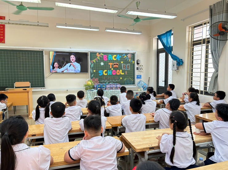 Niềm vui ngày hội khai trường của học sinh xã Bình Minh- Ảnh 9.