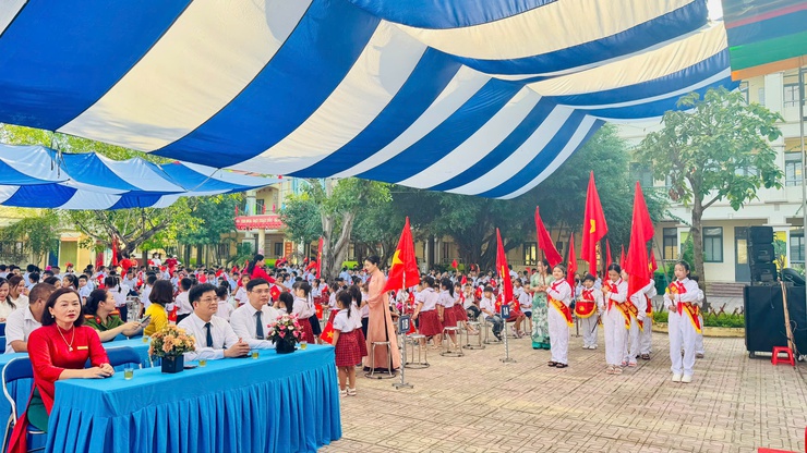 Trường Tiểu học Mỹ Hưng tưng bừng khai giảng năm học mới 2025–2026- Ảnh 3.