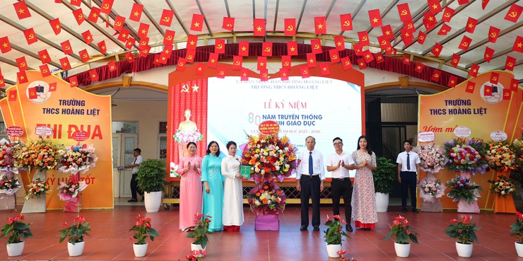 Lễ kỷ niệm 80 năm thành lập Bộ Quốc gia Giáo dục (nay là Bộ Giáo dục và Đào tạo) và Khai giảng năm học 2025-2026- Ảnh 2.