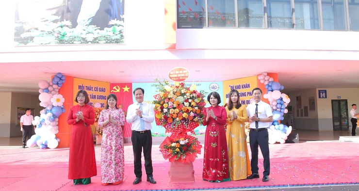 Lễ kỷ niệm 80 năm thành lập Bộ Quốc gia Giáo dục (nay là Bộ Giáo dục và Đào tạo) và Khai giảng năm học 2025-2026- Ảnh 4.
