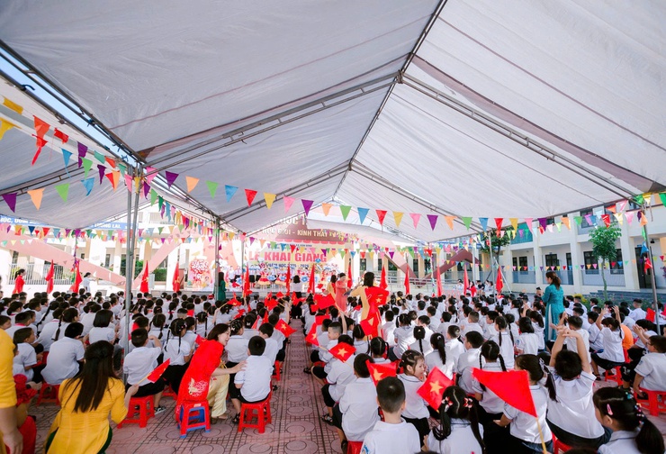 CÁC ĐỒNG CHÍ LÃNH ĐẠO XÃ VÂN ĐÌNH DỰ LỄ KHAI GIẢNG NĂM HỌC MỚI 2025 - 2026- Ảnh 20.