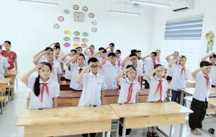 CÁC ĐỒNG CHÍ LÃNH ĐẠO XÃ VÂN ĐÌNH DỰ LỄ KHAI GIẢNG NĂM HỌC MỚI 2025 - 2026- Ảnh 23.