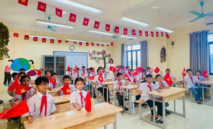CÁC ĐỒNG CHÍ LÃNH ĐẠO XÃ VÂN ĐÌNH DỰ LỄ KHAI GIẢNG NĂM HỌC MỚI 2025 - 2026- Ảnh 24.