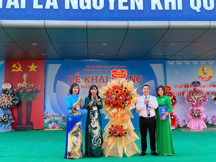 Niềm vui ngày hội khai trường của học sinh xã Bình Minh- Ảnh 4.