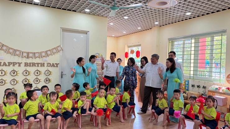 Các đồng chí Lãnh đạo phường Định Công tham dự Lễ khai giảng năm học 2025 - 2026 tại các trường học trên địa bàn phường Định Công- Ảnh 4.