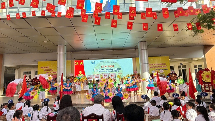 Các đồng chí Lãnh đạo phường Định Công tham dự Lễ khai giảng năm học 2025 - 2026 tại các trường học trên địa bàn phường Định Công- Ảnh 3.